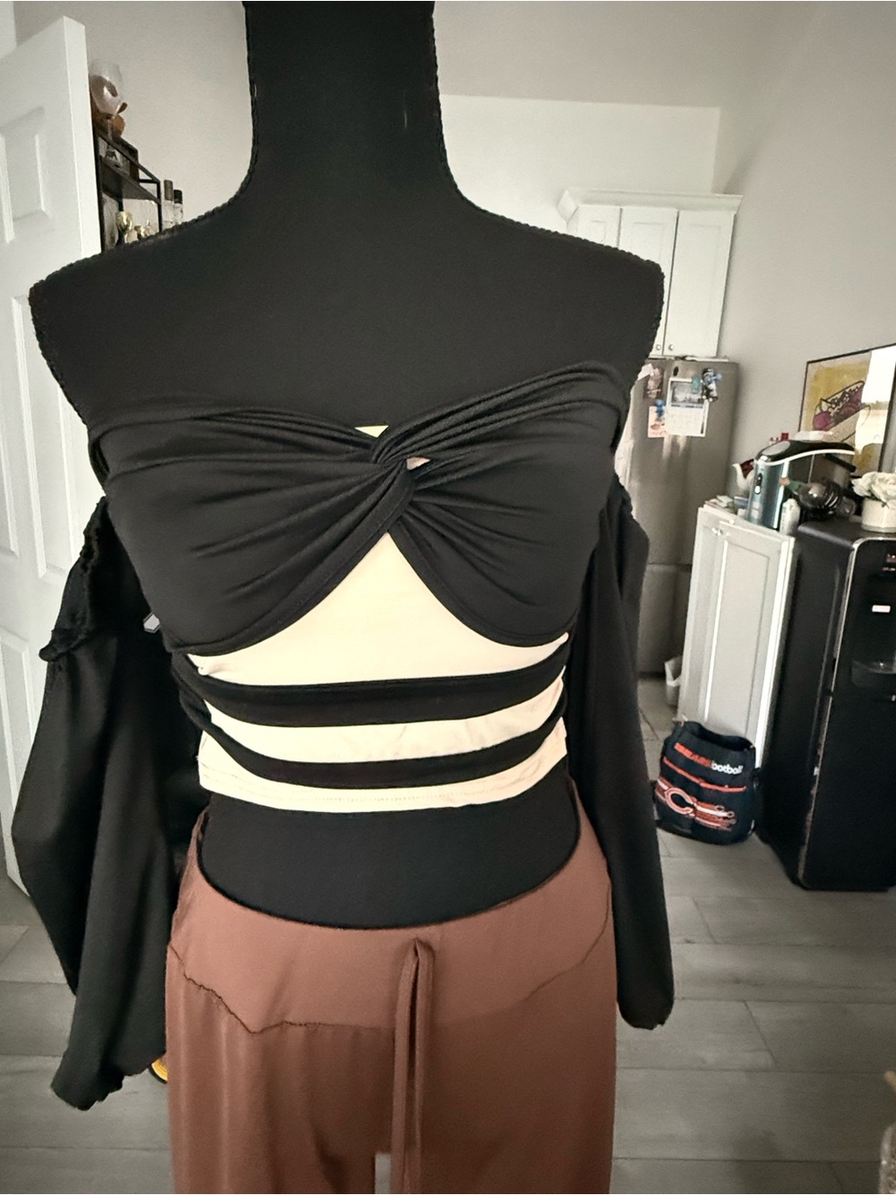 Black long sleeve Twist-Front Cutout Top